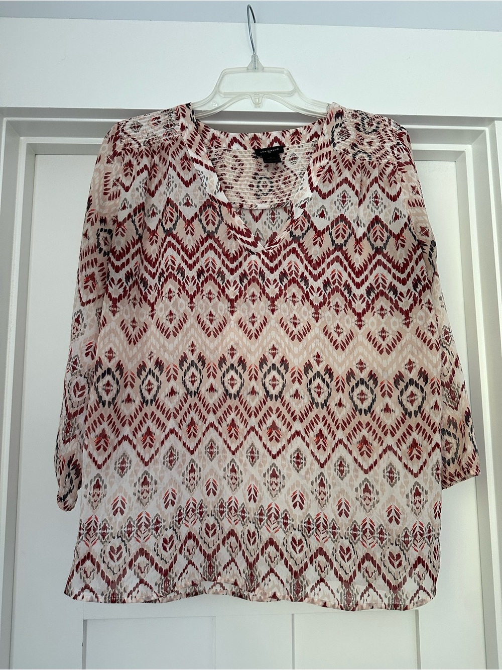Ann Taylor Red and Cream Geometric V-Neck Top